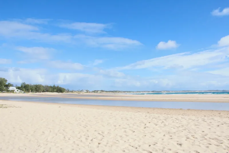 Surfari Moz coastline